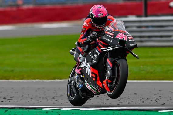 Gerimis Bikin MotoGP Inggris Dramatis, Espargaro Salip Bagnaia di Lap Terakhir - JPNN.COM