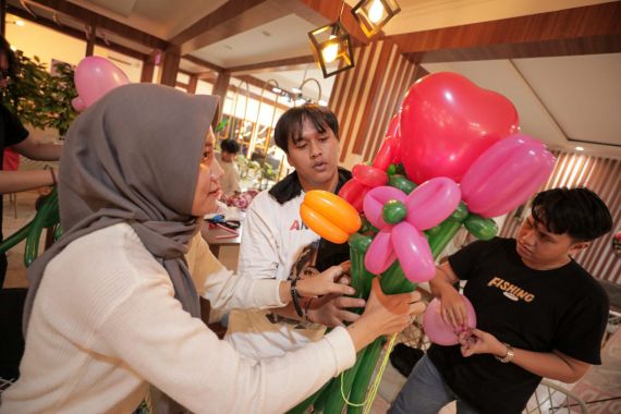 Crivisaya Ganjar Ajak Anak Muda Berkarya dan Berbisnis Buket Balon - JPNN.COM