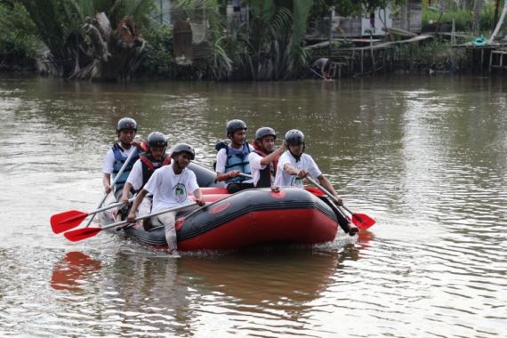 Santri Ganjar Gelar Pelatihan Tanggap Bencana Banjir Rob untuk Warga Pesisir Kalsel - JPNN.COM