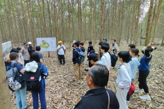Pelajar Jepang Kunjungi Pabrik Kertas APP Sinar Mas di Riau, Seru Banget - JPNN.COM