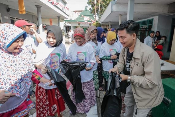 Menjaga Kebersihan, Ganjar Creasi Ajak Warga Malang Bersih-Bersih Lingkungan - JPNN.COM