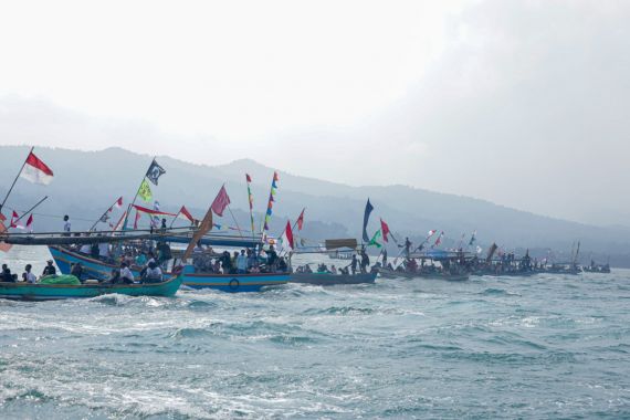 Gardu Ganjar Meriahkan Pelaksanaan Pesta Laut Carita di Pandeglang - JPNN.COM