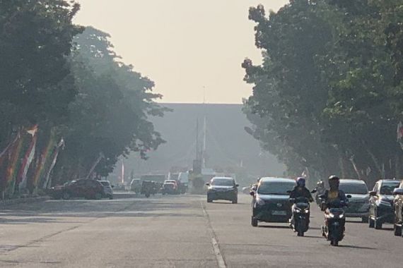 Kabut Tebal Selimuti Kota Pekanbaru, BMKG: Bukan Asap - JPNN.COM