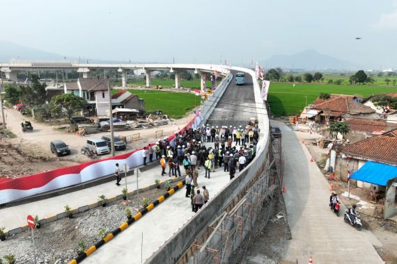 Jembatan Cibiru Beroperasi, Akses ke Stasiun Kereta Cepat Makin Mudah - JPNN.COM