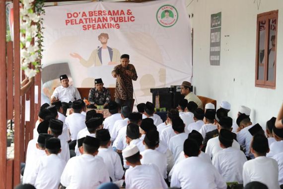 Santri Dukung Ganjar Gelar Pelatihan Public Speaking di Pekanbaru - JPNN.COM