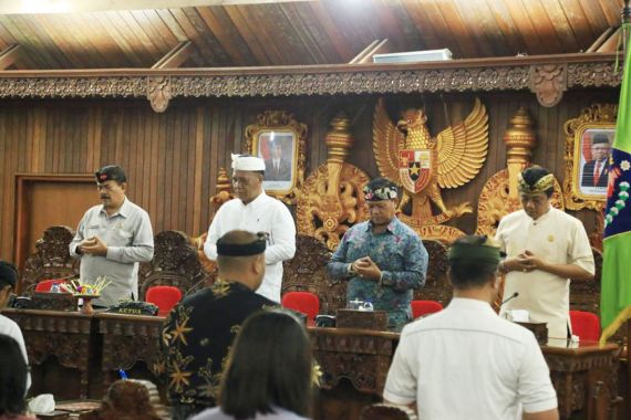 DPRD dan Pemkab Klungkung Optimistis PAD Naik - JPNN.COM