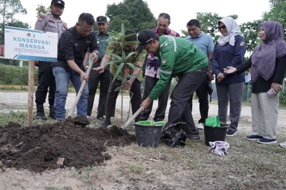 Peringatan HKAN 2023: PLN Nusantara Power UP Tenayan Tanam 1.000 Pohon Mangrove - JPNN.COM