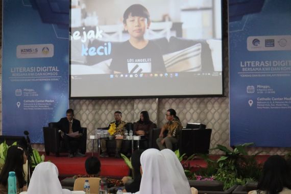 Gandeng Komsos KWI dan KAM, Kominfo Gelar Seminar Literasi Digital untuk Pengguna Medsos - JPNN.COM