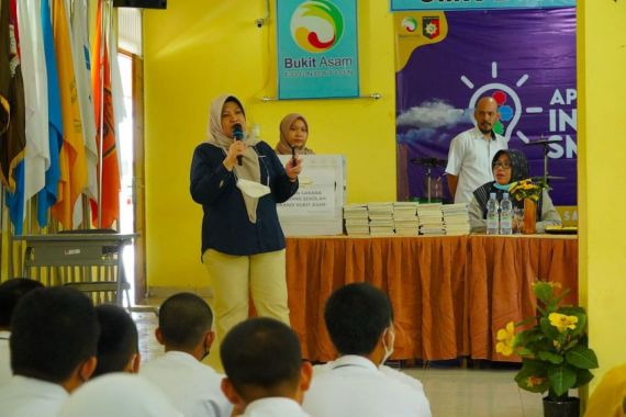 MIND ID Dorong Budaya Literasi Pelajar lewat Berbagai Kegiatan Srikandi Bukit Asam - JPNN.COM