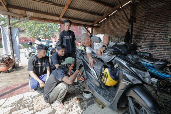 Crivisaya Ganjar Buka Layanan Ganti Oli Gratis di Bandar Lampung - JPNN.COM