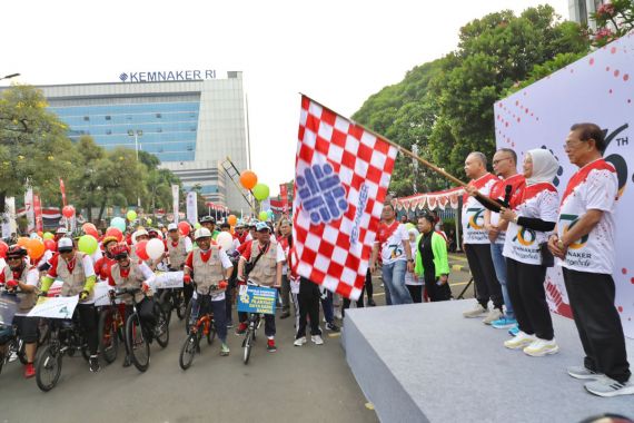 Mengucap Bismillah, Menaker Ida Lepas Peserta Fun Bike & Fun Walk HUT ke-76 Kemnaker - JPNN.COM