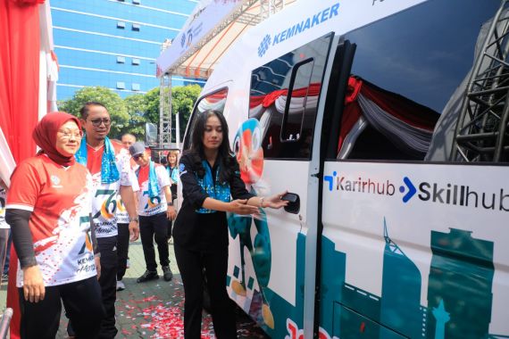 Mobil Bursa Kerja Resmi Diluncurkan Menaker Ida, Siap Berkeliling Hingga Pelosok Negeri - JPNN.COM