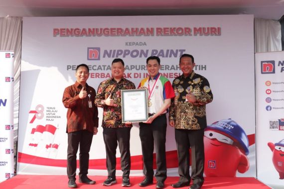 HUT ke-78 RI, Nippon Paint Siapkan 243.490 Liter Cat untuk 24.349 Gapura di Seluruh Indonesia - JPNN.COM