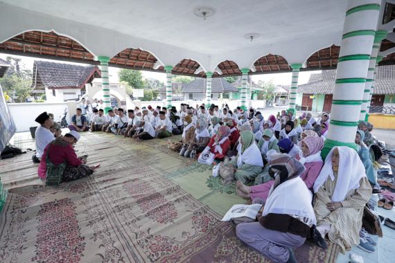 Menghormati Jasa-Jasa Tokoh Bangsa, Santri Ganjar Gelar Ziarah Wali Enam - JPNN.COM