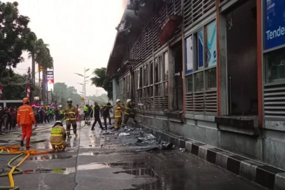 Halte TransJakarta Tendean Terbakar, Puslabfor Polri Olah TKP Besok - JPNN.COM