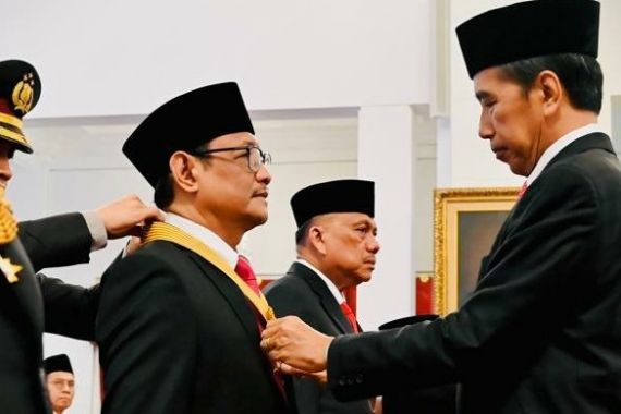Sukardi Rinakit dan Ari Dwipayana Dianugerahi Bintang Jasa Utama - JPNN.COM