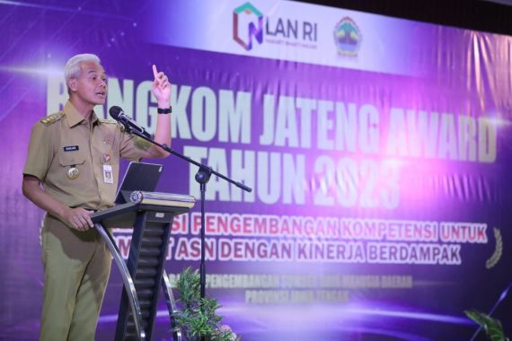 Tata Manajemen ASN dan Birokrasi Ganjar di Jateng Jadi Contoh Bagi Provinsi Lain - JPNN.COM