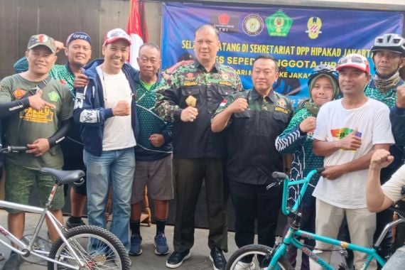 5 Kader Hipakad Gowes Sepeda dari Malang ke Jakarta Sambut HUT ke-78 Kemerdekaan RI - JPNN.COM