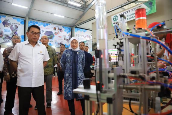 Dampingi KSP Moeldoko Tinjau Pengembangan SDM di BBPVP Bekasi, Menaker Sampaikan Hal Ini - JPNN.COM