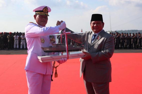 Menhan Prabowo Serahkan Dua Kapal Perang ke TNI AL - JPNN.COM