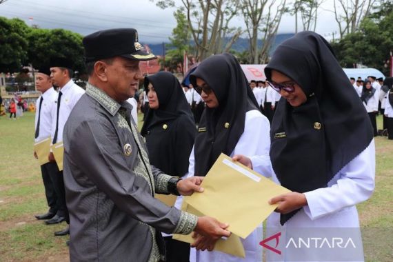 620 Guru di Aceh Tengah Terima SK PPPK, Mirzuan: Selamat Bertugas - JPNN.COM