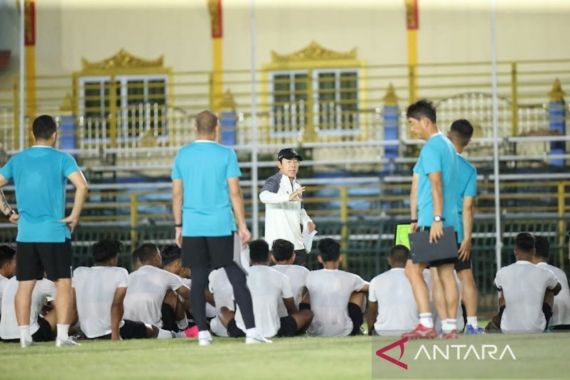 Indonesia vs Malaysia Jadi Laga Pembuka Piala AFF U-23, Ini yang Disiapkan Shin Tae Yong - JPNN.COM