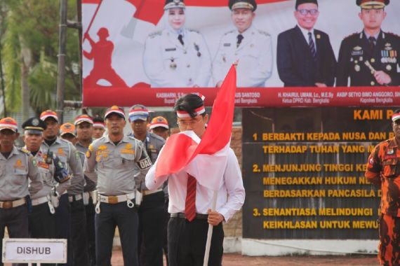 Polisi Bebaskan Pria yang Mengalungkan Bendera Merah Putih ke Leher Anjing - JPNN.COM