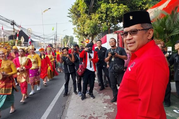 Ikut Memperingati HUT ke-78 RI, PDIP Melaksanakan Kirab 17 Agustus dan Upacara - JPNN.COM