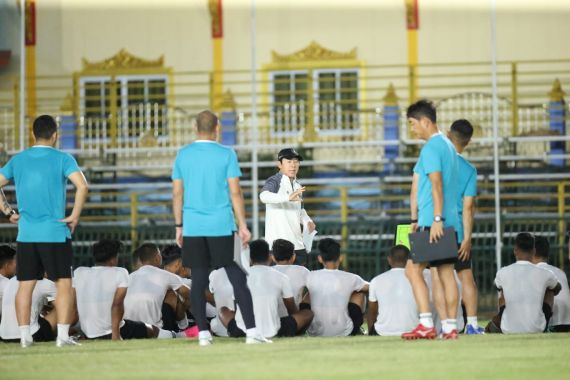 Shin Tae Yong Bocorkan Kondisi Pemain Timnas U-23 Indonesia Menjelang Jumpa Malaysia - JPNN.COM