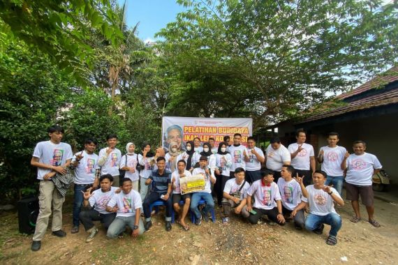 Pemuda Mahasiswa Ganjar Ajarkan Milenial Palembang Cara Budi Daya Ikan Lele - JPNN.COM