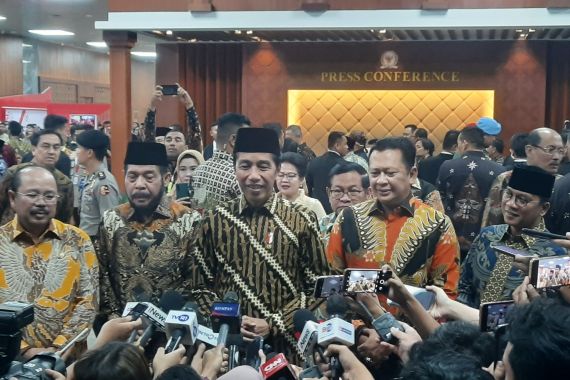 Hasto PDIP Kritik Food Estate, Presiden Jokowi Pasang Badan - JPNN.COM