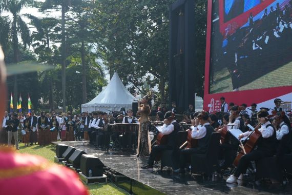 Iringi 2 Jebolan Indonesia Idol, SMK Ini Sajikan Orkestra Berkelas di Kemendikbudristek  - JPNN.COM