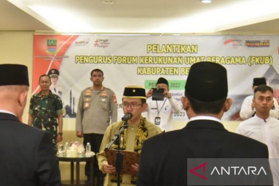 Prof Mahmud Gantikan Almarhum Athoillah Mursjid Pimpin FKUB, Ini Harapan Pj Bupati Bekasi - JPNN.COM