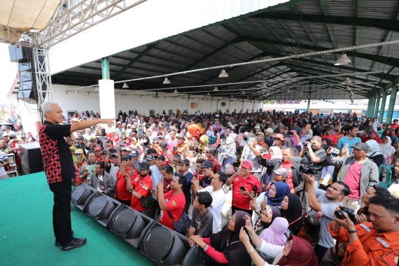 Ganjar Kucurkan Dana Rp 3,3 Untuk Revitalisasi Pasar Bawang Sengon di Brebes - JPNN.COM