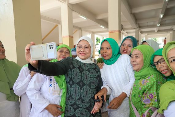 Menaker Ida Fauziyah: BLK Komunitas Sarana Penting Tingkatkan Kompetensi SDM Indonesia - JPNN.COM