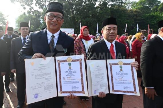 Dua Perwira Terbaik Pertamina Raih Satyalancana Wira Karya dari Presiden RI - JPNN.COM