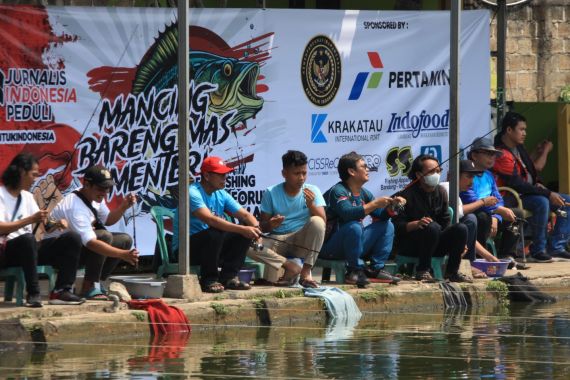 Rayakan HUT Pertama, JIP Gelar Fun Fishing Antara Forum Wartawan - JPNN.COM