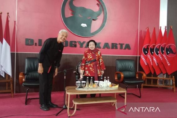 Megawati: PDI Perjuangan Panik Apanya? - JPNN.COM