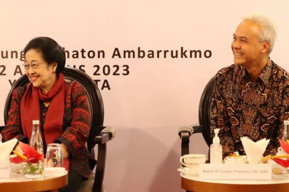 Ajak Ibu-Ibu Memilih Ganjar, Megawati Lalu Ungkap Komitmen - JPNN.COM