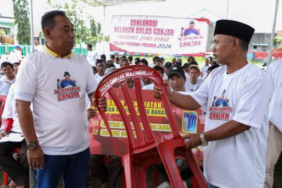 Nelayan Balad Ganjar Berikan Tenda dan Ratusan Kursi Untuk Warga Pangandaran - JPNN.COM