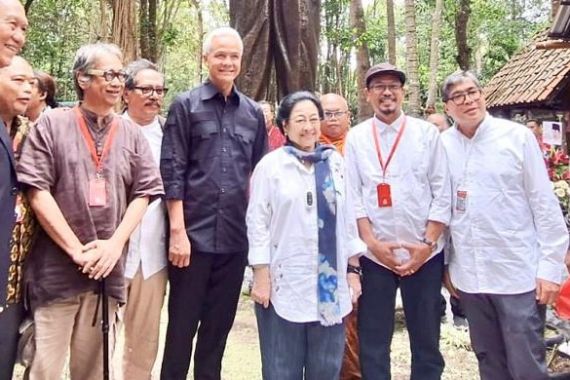 Ada Pesan Penting dari Patung Bung Karno yang Diresmikan Megawati di Omah Petroek - JPNN.COM