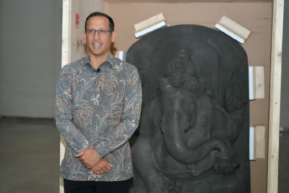 Nadiem Makarim Lega Empat Arca Kerajaan Singasari Sudah di Museum Nasional  - JPNN.COM