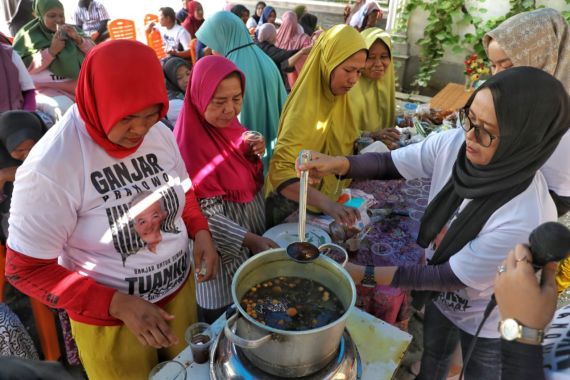 Mak Ganjar Gelar Pelatihan Pembuatan Jamu Tradisional di Pekanbaru - JPNN.COM