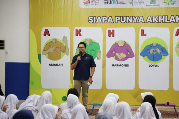 Lewat Program AKAR Goes To School, Pupuk Indonesia Terapkan Nilai AKHLAK Sejak Dini - JPNN.COM