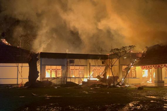 3 Kantor Dinas di Yahukimo Terbakar Sampai Hitam Hari Ini - JPNN.COM