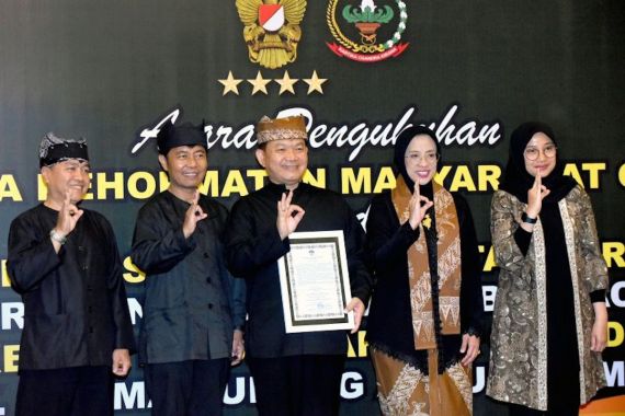 KSAD Jenderal Dudung Dikukuhkan sebagai Warga Kehormatan Masyarakat Osing Banyuwangi - JPNN.COM