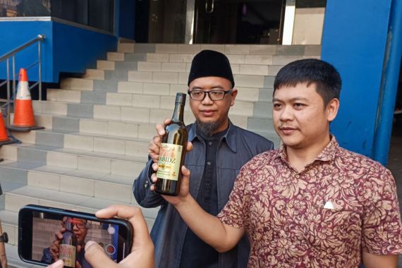 Wine Nabidz Berlogo Halal Ternyata Beralkohol, Pria Ini Lapor ke Polda Metro Jaya - JPNN.COM