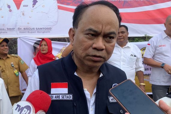 Menkominfo Bakal Teruskan Pembangunan BTS di Riau, Itu Hak Masyarakat - JPNN.COM