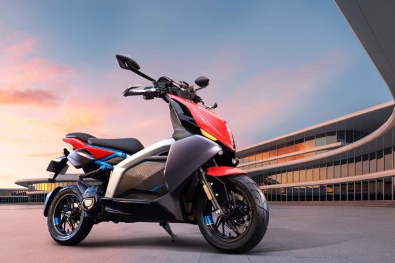 TVS Merilis Motor Listrik Bergaya Crossover yang Canggih, Sebegini Harganya - JPNN.COM