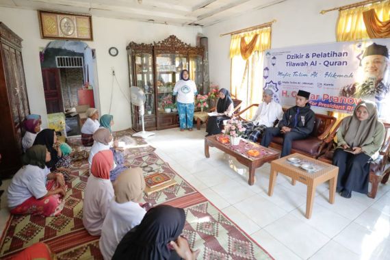 Tuan Guru Sahabat Ganjar Ajarkan Tilawah Al-Quran kepada Warga Tapanuli Selatan - JPNN.COM